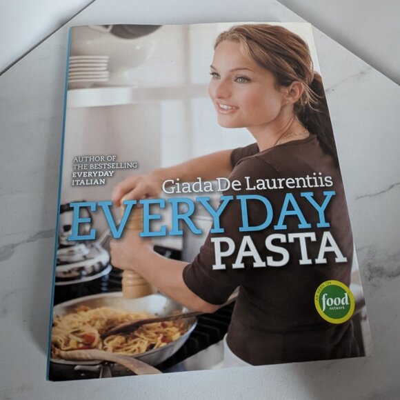 Giada De Laurentiis - Everyday Pasta Cookbook - Picture 7 of 7